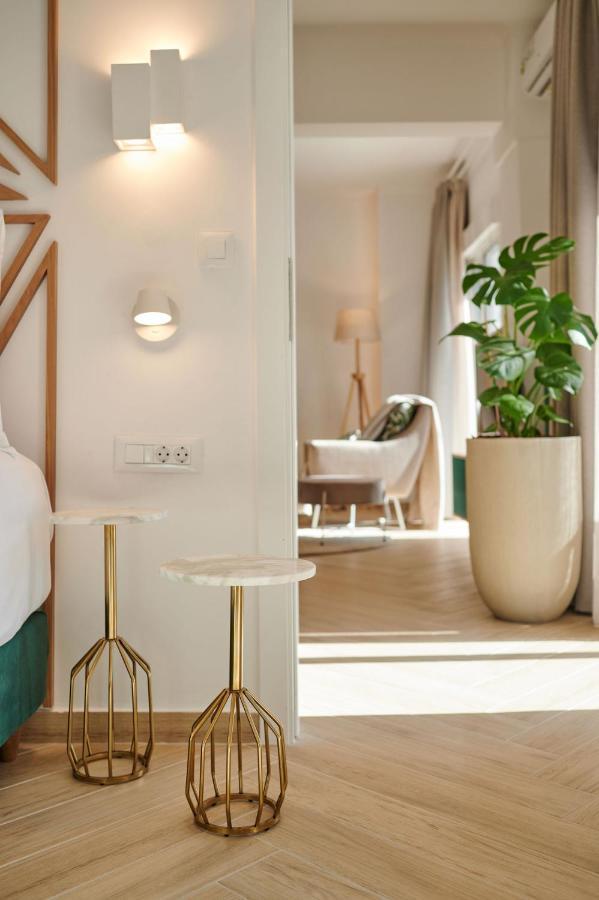 Kaizen Chania - New Central Apartment Just 350M Away With Private Jacuzzi And Free Parking! Bagian luar foto
